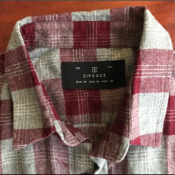 Men’s Short Sleeve Button Down Shirt - Picture 3 of 4